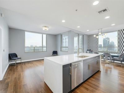 300 Bowie St APT 2301