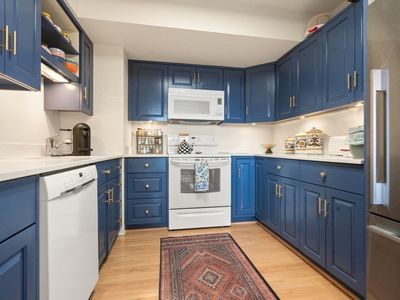 250 Hammond Pond Pkwy APT 1406N