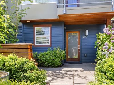 209 27th Avenue E #B