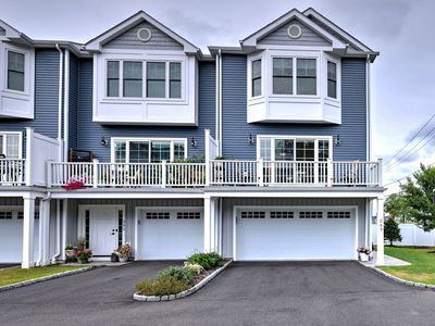 301 Harbour Close #203