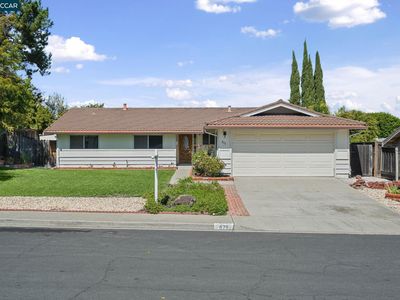 879 Greenway Dr