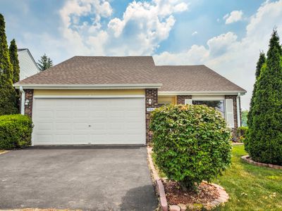 Property at 7061 Yorkshire Dr, Woodridge, IL