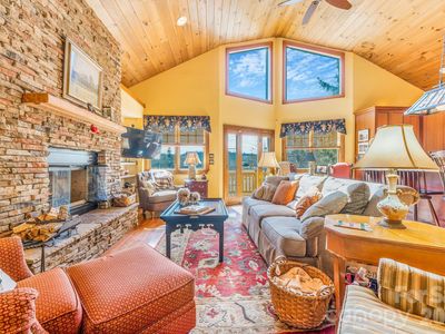 22 Mountain Spring Ln