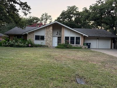 1910 Woods Dr