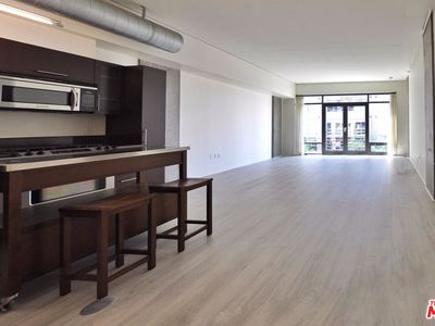 1111 S Grand Ave APT 907