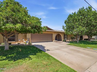 1016 E ROSE Lane