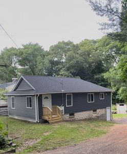 8 Robertson Dr