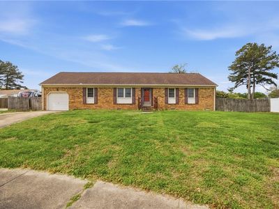 704 Sandlewood Ln