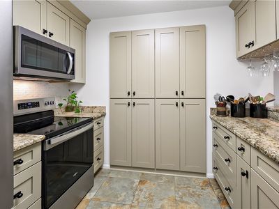 27 Plantation Dr APT 201