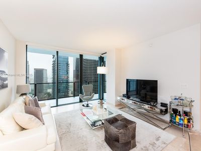 88 SW 7th St APT 3005