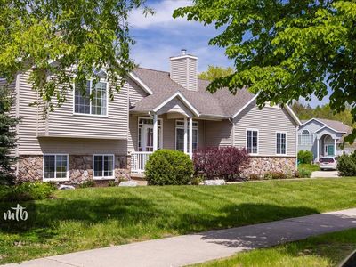 2568 Orchard View Dr NE