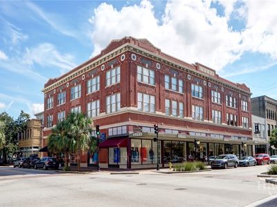 122 W Broughton Street