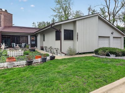 2S661 Marie Curie Ln
