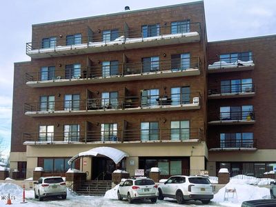 3105 Lakeshore Dr #406-2