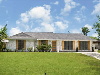 12306 Barbizon Dr