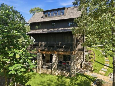 216 Stillwater Dr