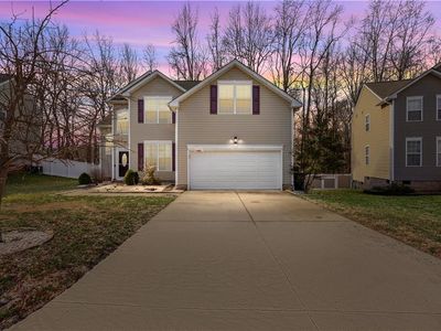 813 Queensbury Ln