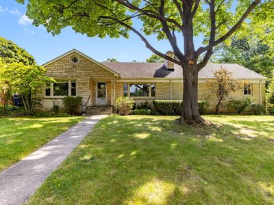 27 Pleasant Ave