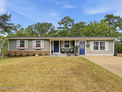 811 Deborah St