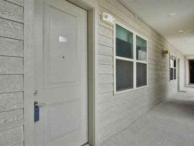 4819 Caroline St #206