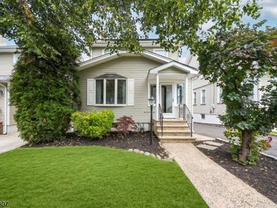 1046 Falls Ter