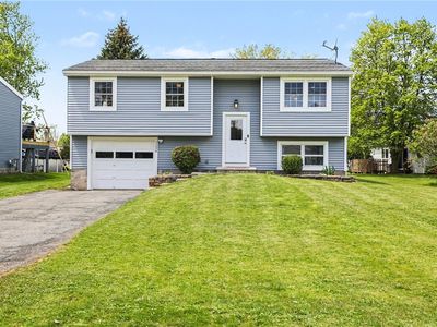 Property at 1258 Glen Carlyn Dr, Farmington, NY