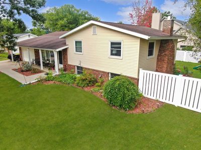 2005 Hollister AVENUE