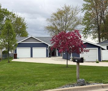718 Lakeview Dr