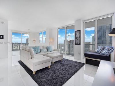 253 NE 2nd St APT 3302