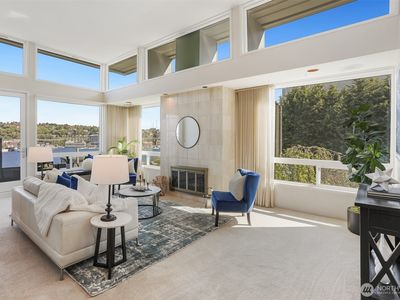 1740 Aurora Avenue N #402