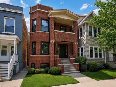 1907 W Berwyn Ave