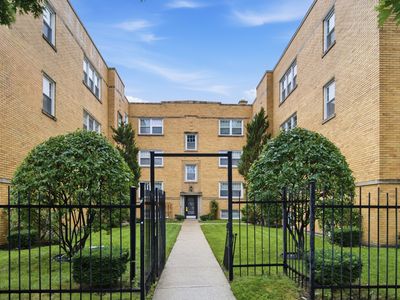 6046 N Francisco Ave APT 2W