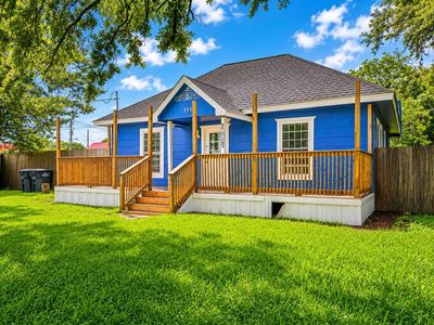Property at 111 E Southland Ave, Alvin, TX