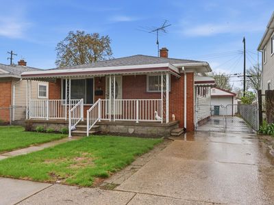 23112 Cayuga Ave