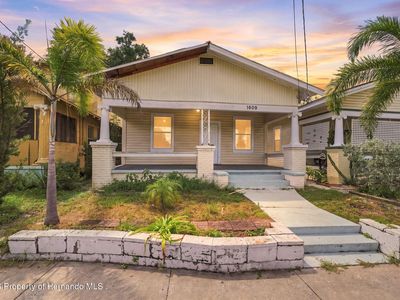 1609 E Lake Ave