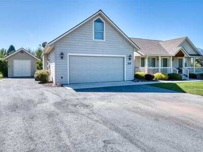 215 Carriage Rd
