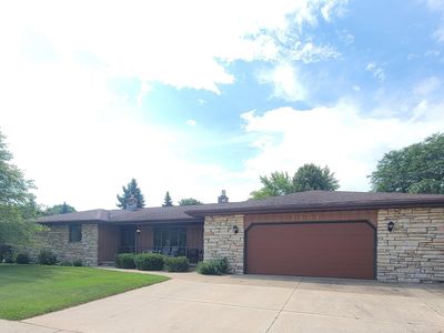 1101 E Meadow Grove Blvd