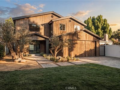 5114 Cedros Ave