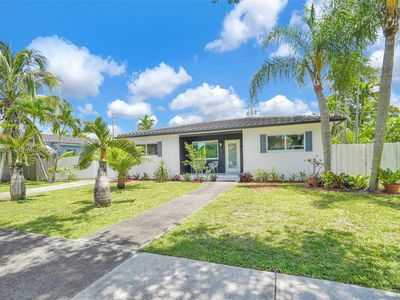 Property at 240 Nahkoda Dr, Miami Springs, FL
