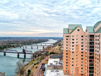1 7th St Suite 1402