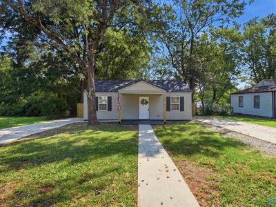 920 Fairway Dr NW