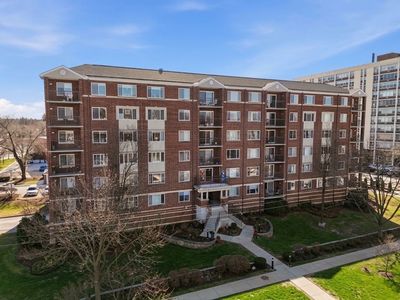 Property at 31 E Grove St APT 201, Lombard, IL