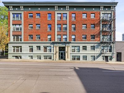 1631 NW Everett St APT 202
