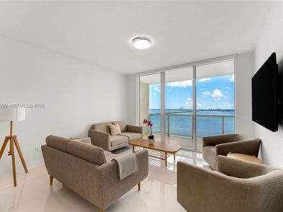 600 NE 27th St APT 2904
