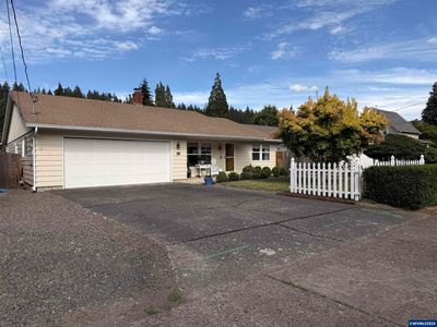 Property at 915 Madison St, Silverton, OR