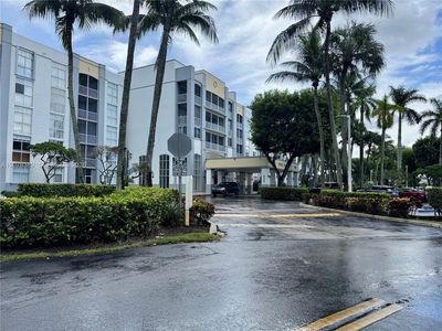 9725 NW 52nd St APT 109