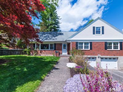 61 Cedarwood Drive