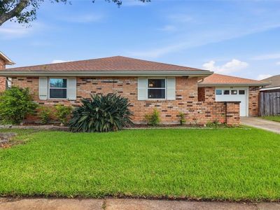 32 Anjou Dr