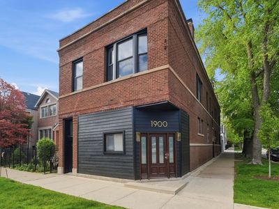 1900 W Oakdale Ave