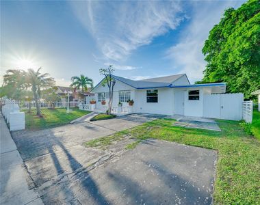725 NW 15th Ct